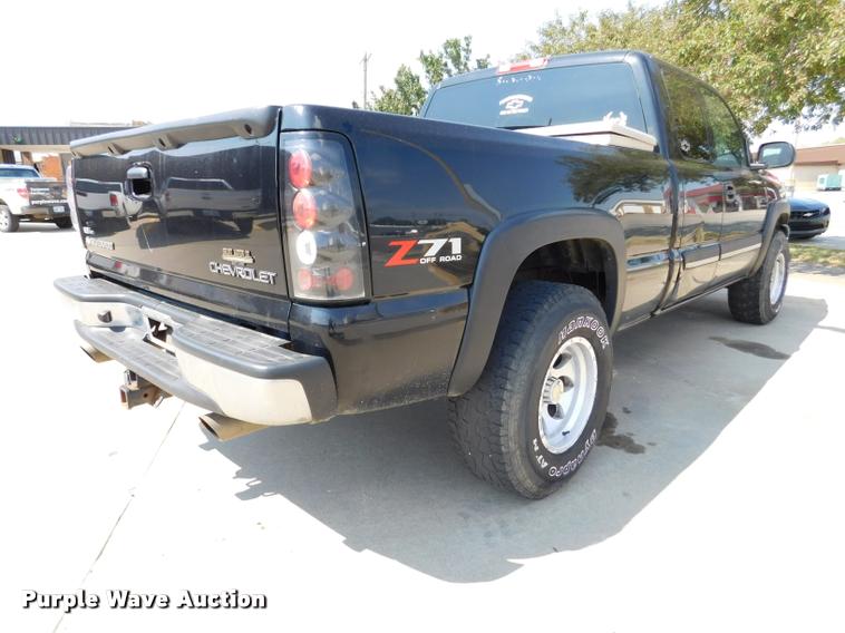 image for item DB9412 2004 Chevrolet Silverado 1500 Z71 Ext. Cab pickup truck