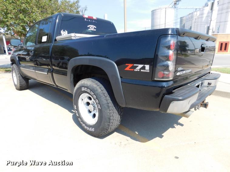 image for item DB9412 2004 Chevrolet Silverado 1500 Z71 Ext. Cab pickup truck