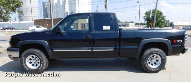 image for item DB9412 2004 Chevrolet Silverado 1500 Z71 Ext. Cab pickup truck