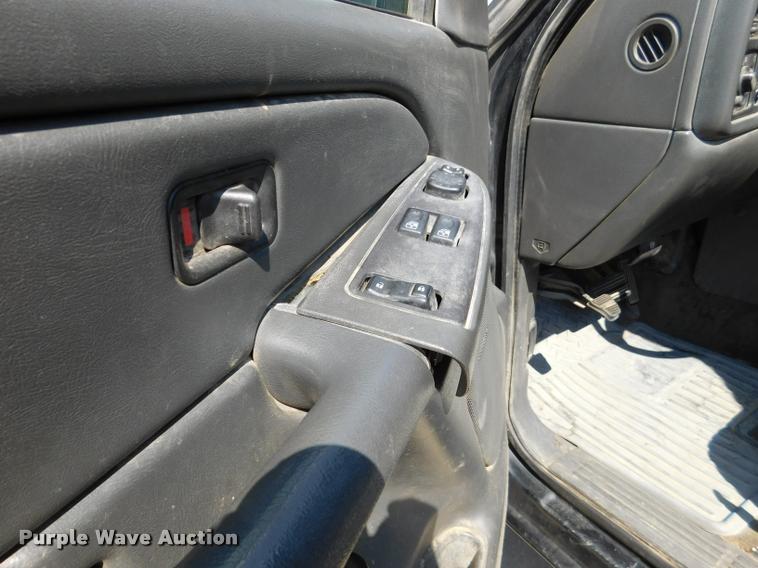 image for item DB9412 2004 Chevrolet Silverado 1500 Z71 Ext. Cab pickup truck