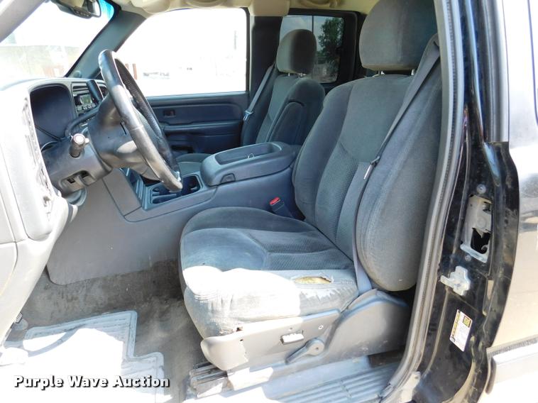 image for item DB9412 2004 Chevrolet Silverado 1500 Z71 Ext. Cab pickup truck