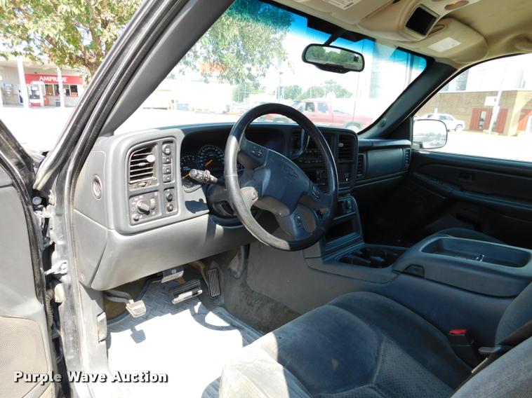 image for item DB9412 2004 Chevrolet Silverado 1500 Z71 Ext. Cab pickup truck