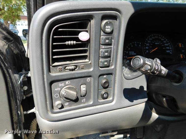 image for item DB9412 2004 Chevrolet Silverado 1500 Z71 Ext. Cab pickup truck