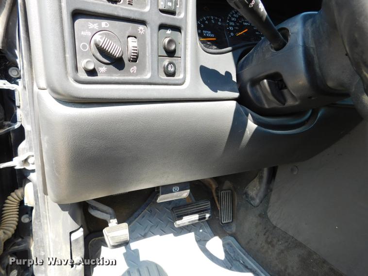 image for item DB9412 2004 Chevrolet Silverado 1500 Z71 Ext. Cab pickup truck