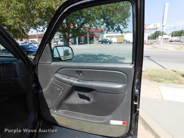 image for item DB9412 2004 Chevrolet Silverado 1500 Z71 Ext. Cab pickup truck