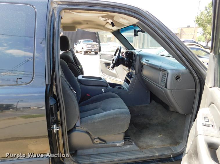 image for item DB9412 2004 Chevrolet Silverado 1500 Z71 Ext. Cab pickup truck