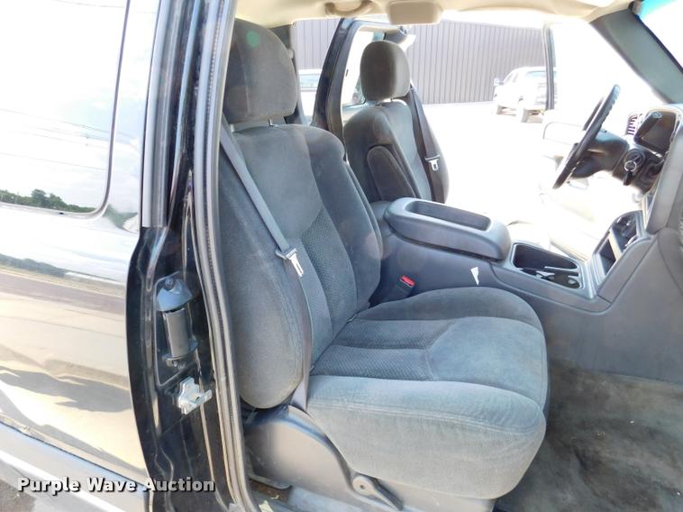 image for item DB9412 2004 Chevrolet Silverado 1500 Z71 Ext. Cab pickup truck