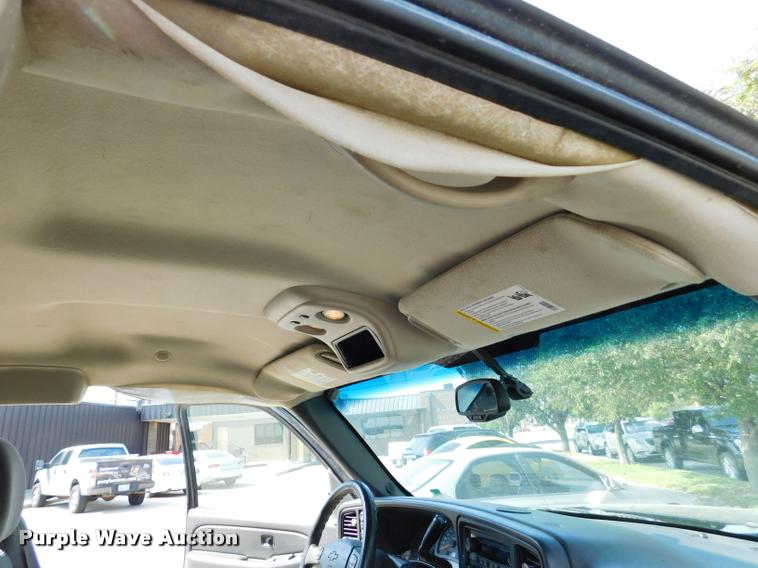 image for item DB9412 2004 Chevrolet Silverado 1500 Z71 Ext. Cab pickup truck