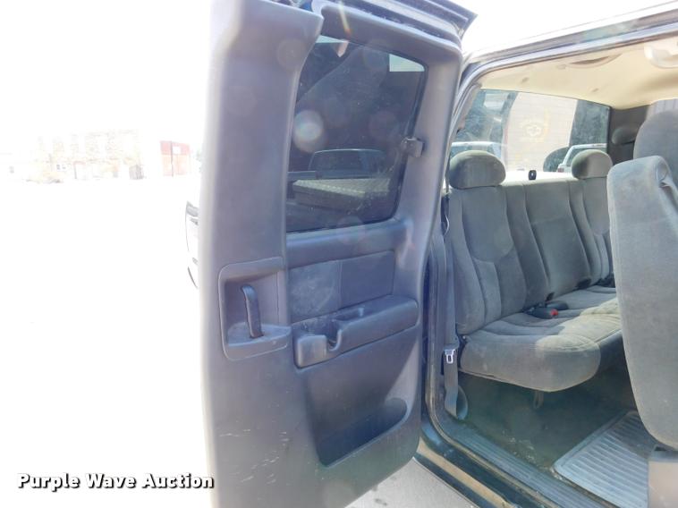 image for item DB9412 2004 Chevrolet Silverado 1500 Z71 Ext. Cab pickup truck