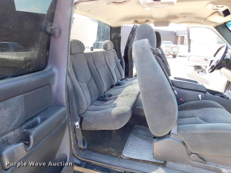 image for item DB9412 2004 Chevrolet Silverado 1500 Z71 Ext. Cab pickup truck