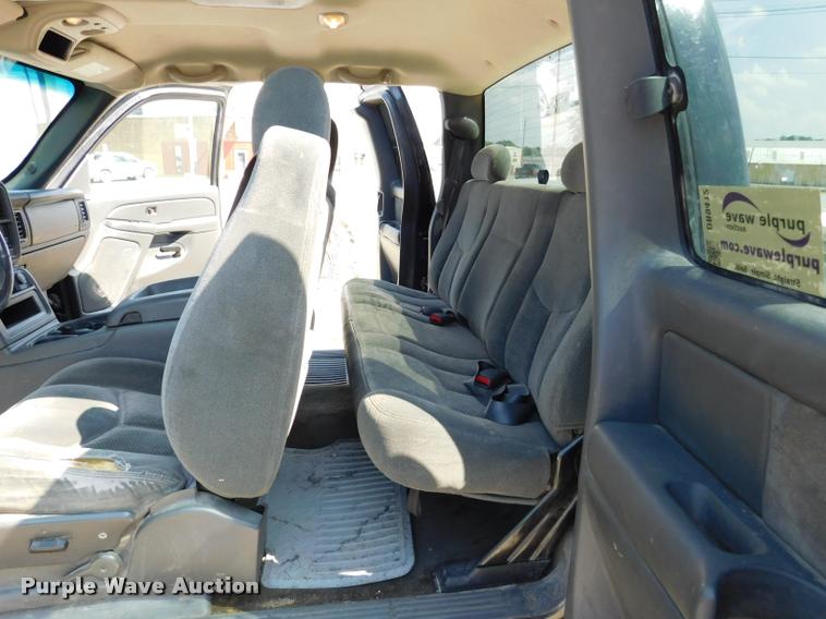 image for item DB9412 2004 Chevrolet Silverado 1500 Z71 Ext. Cab pickup truck