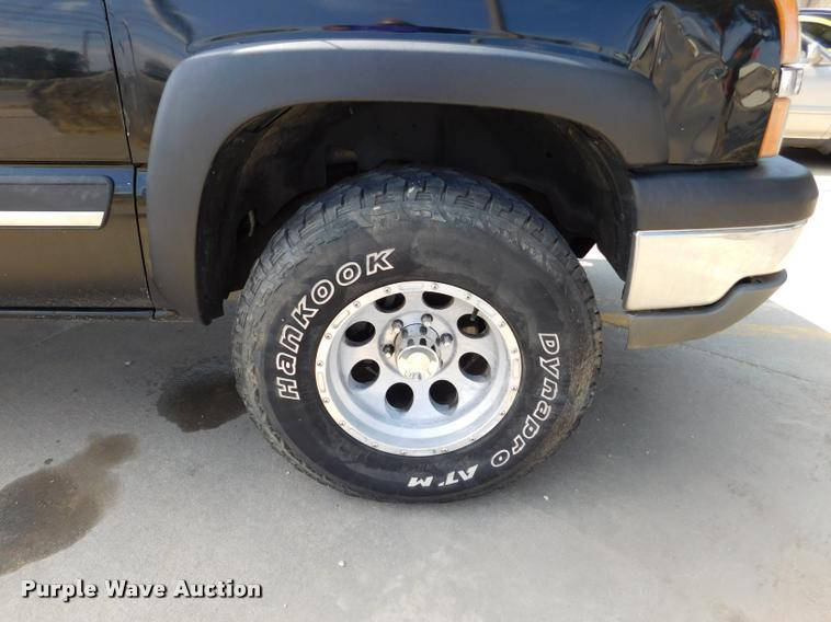 image for item DB9412 2004 Chevrolet Silverado 1500 Z71 Ext. Cab pickup truck