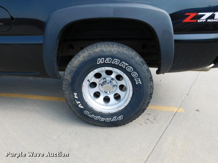 image for item DB9412 2004 Chevrolet Silverado 1500 Z71 Ext. Cab pickup truck