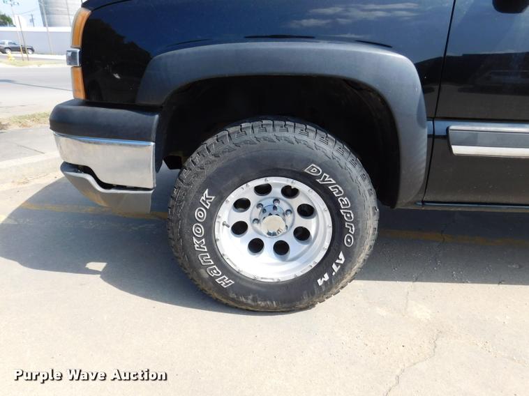 image for item DB9412 2004 Chevrolet Silverado 1500 Z71 Ext. Cab pickup truck