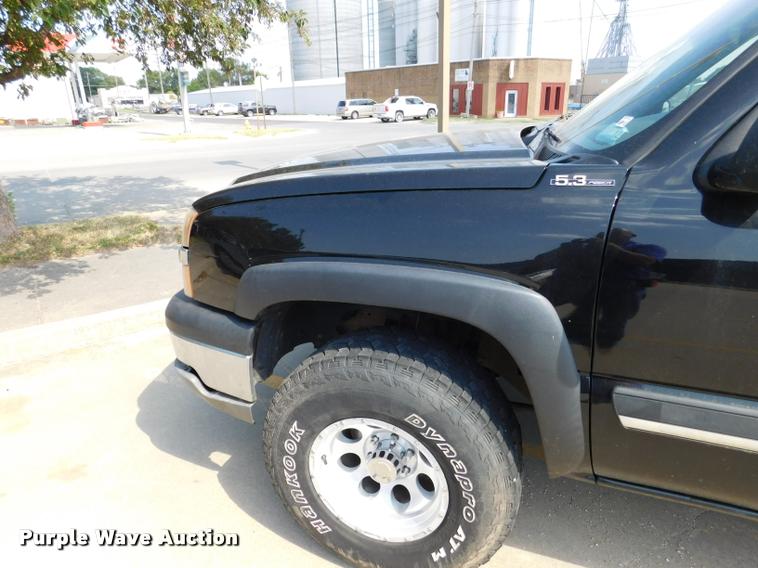 image for item DB9412 2004 Chevrolet Silverado 1500 Z71 Ext. Cab pickup truck