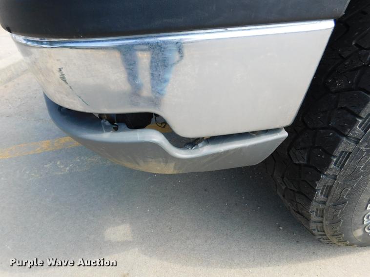 image for item DB9412 2004 Chevrolet Silverado 1500 Z71 Ext. Cab pickup truck