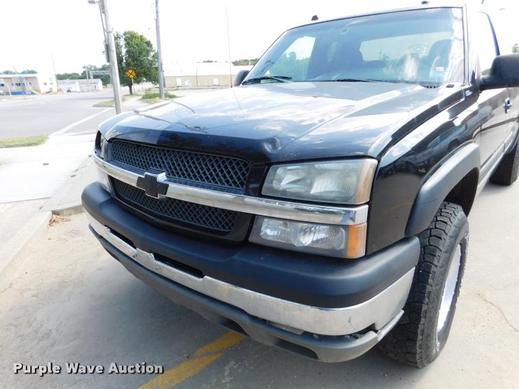 image for item DB9412 2004 Chevrolet Silverado 1500 Z71 Ext. Cab pickup truck