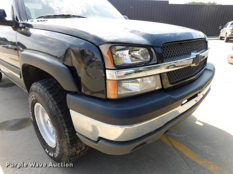 image for item DB9412 2004 Chevrolet Silverado 1500 Z71 Ext. Cab pickup truck