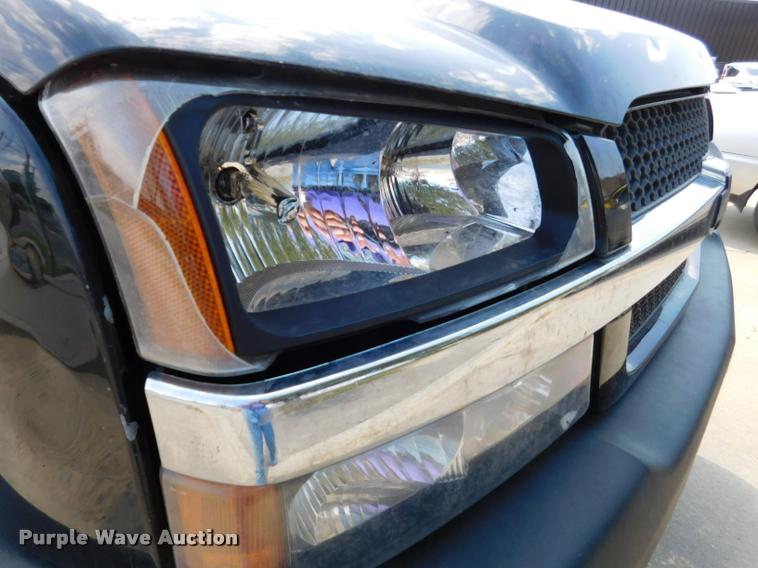 image for item DB9412 2004 Chevrolet Silverado 1500 Z71 Ext. Cab pickup truck