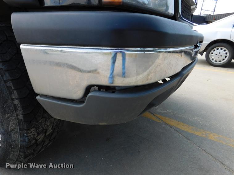 image for item DB9412 2004 Chevrolet Silverado 1500 Z71 Ext. Cab pickup truck