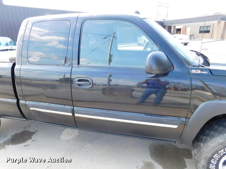 image for item DB9412 2004 Chevrolet Silverado 1500 Z71 Ext. Cab pickup truck