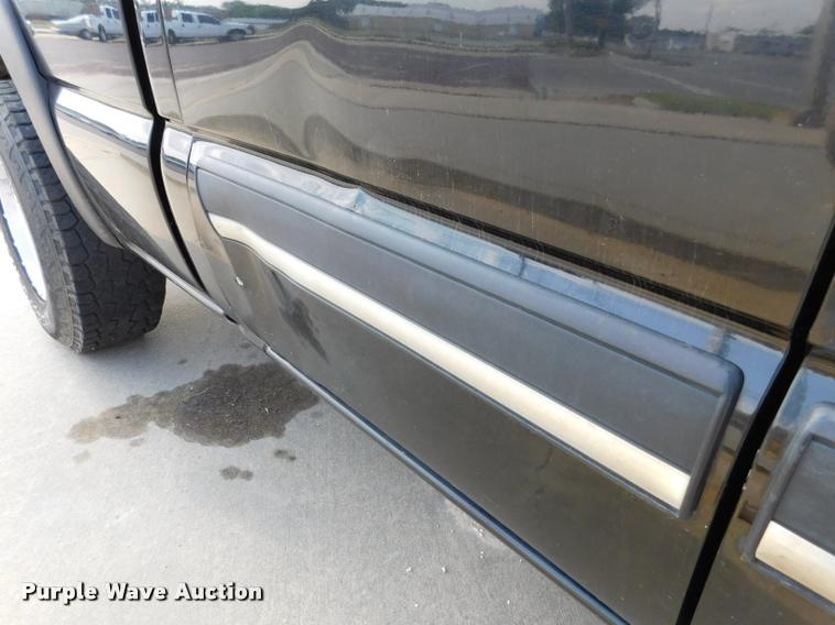 image for item DB9412 2004 Chevrolet Silverado 1500 Z71 Ext. Cab pickup truck