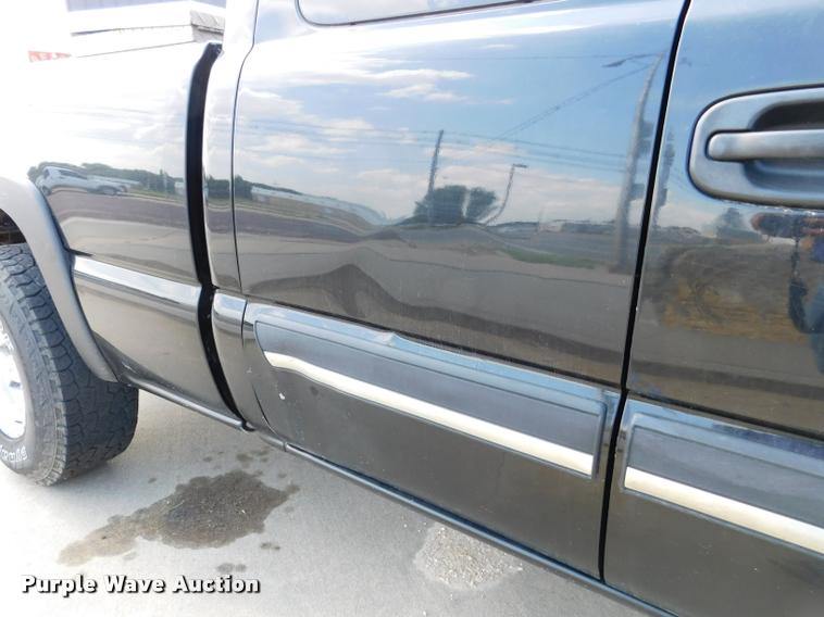 image for item DB9412 2004 Chevrolet Silverado 1500 Z71 Ext. Cab pickup truck