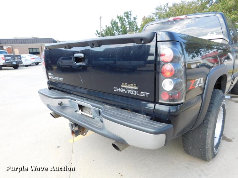 image for item DB9412 2004 Chevrolet Silverado 1500 Z71 Ext. Cab pickup truck