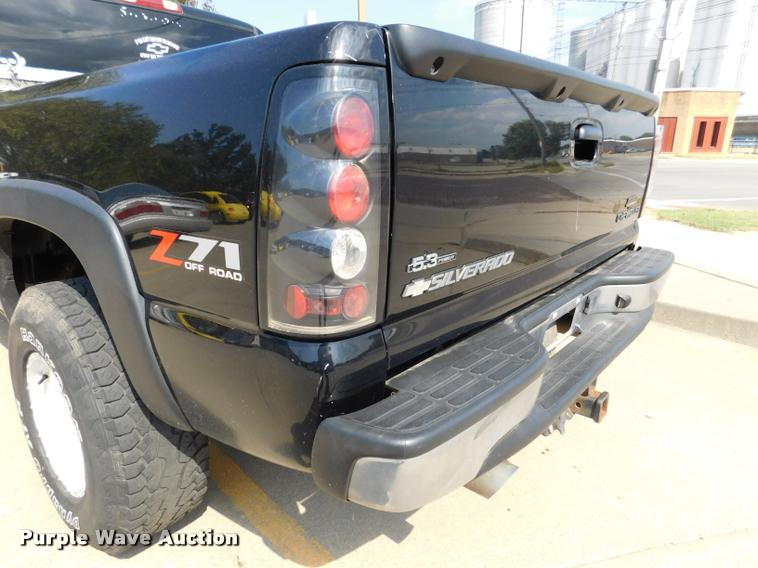 image for item DB9412 2004 Chevrolet Silverado 1500 Z71 Ext. Cab pickup truck