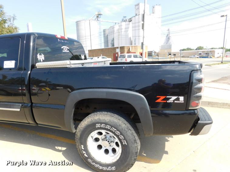 image for item DB9412 2004 Chevrolet Silverado 1500 Z71 Ext. Cab pickup truck