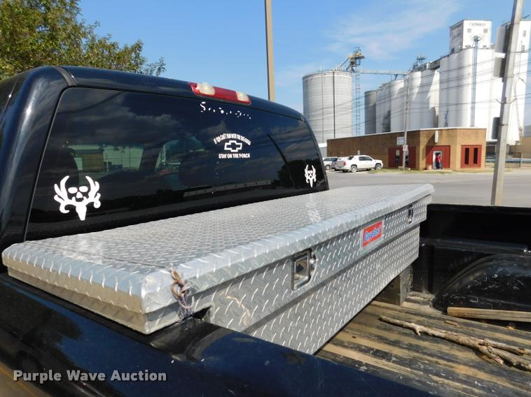 image for item DB9412 2004 Chevrolet Silverado 1500 Z71 Ext. Cab pickup truck