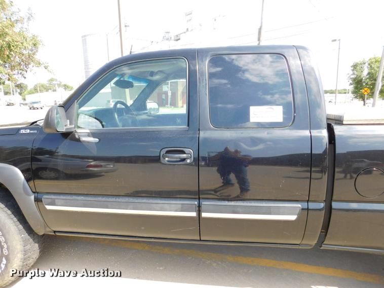 image for item DB9412 2004 Chevrolet Silverado 1500 Z71 Ext. Cab pickup truck