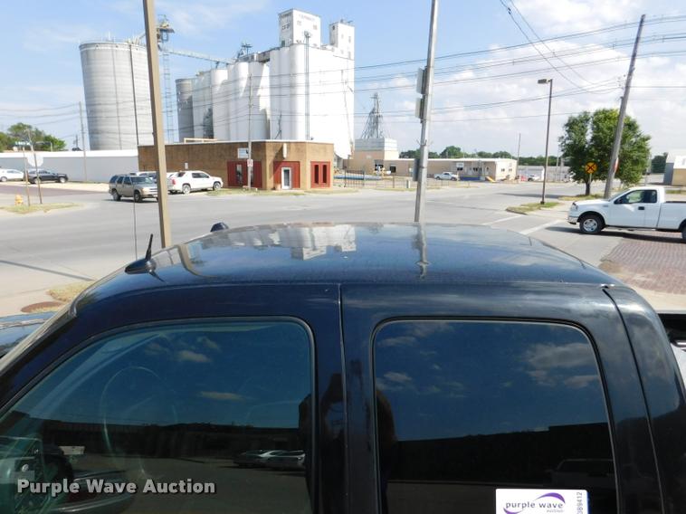 image for item DB9412 2004 Chevrolet Silverado 1500 Z71 Ext. Cab pickup truck