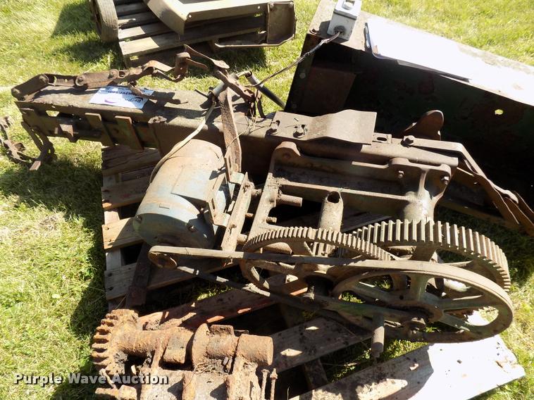 image for item DC4964 Badger barn cleaner