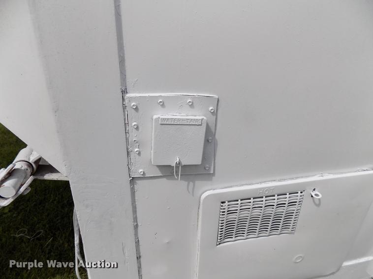 image for item DC4966 1991 WW livestock trailer