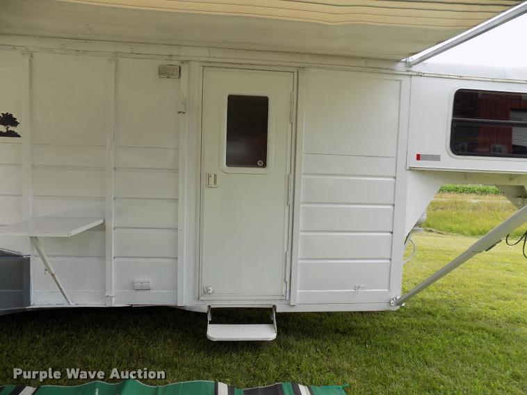 image for item DC4966 1991 WW livestock trailer