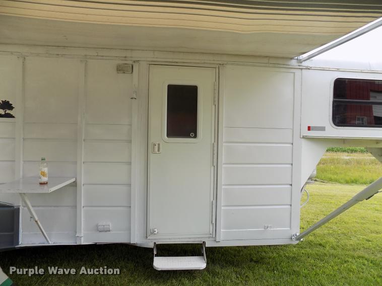 image for item DC4966 1991 WW livestock trailer