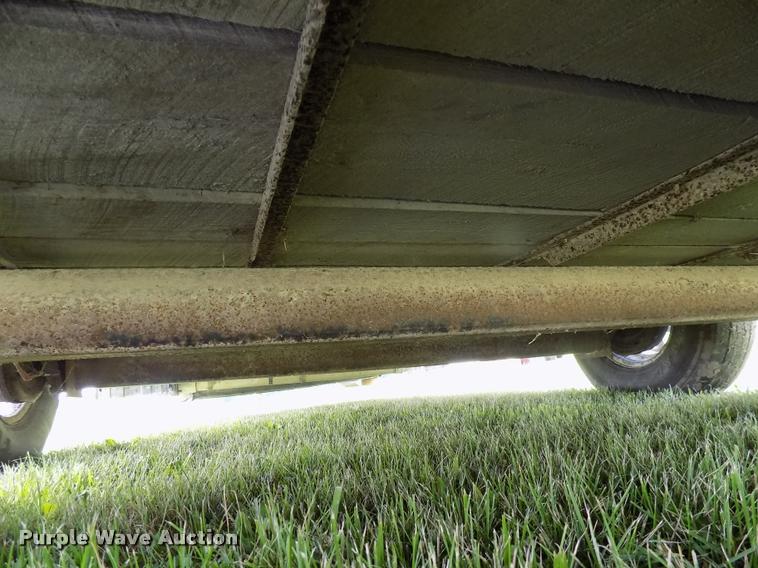 image for item DC4966 1991 WW livestock trailer