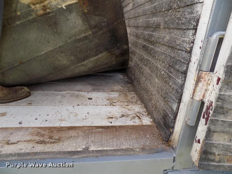 image for item DC4966 1991 WW livestock trailer