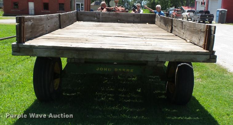 image for item DH9036 John Deere hay wagon