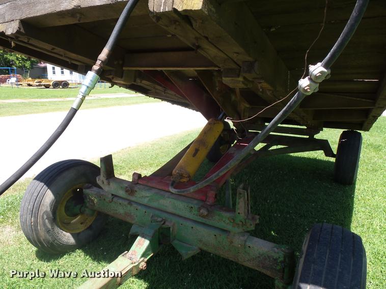 image for item DH9036 John Deere hay wagon