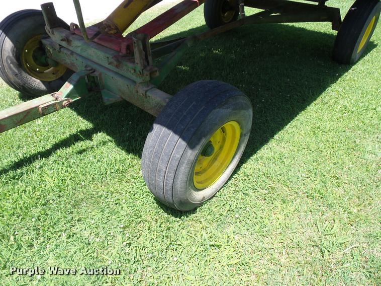 image for item DH9036 John Deere hay wagon