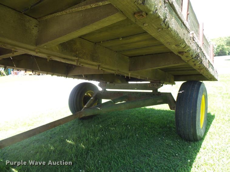 image for item DH9036 John Deere hay wagon