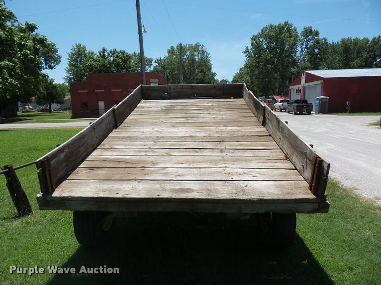 image for item DH9036 John Deere hay wagon