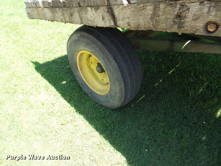 image for item DH9036 John Deere hay wagon