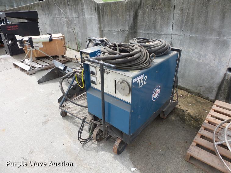 image for item DJ9612 Miller CP250TS welder