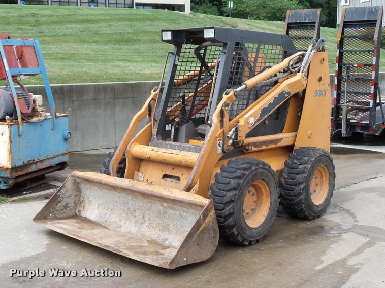 image for item DJ9614 2004 Case 90XT skid steer