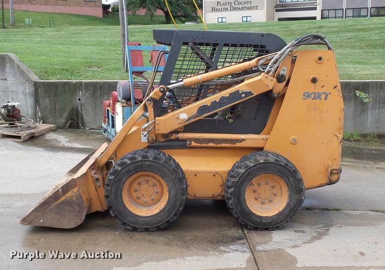 image for item DJ9614 2004 Case 90XT skid steer