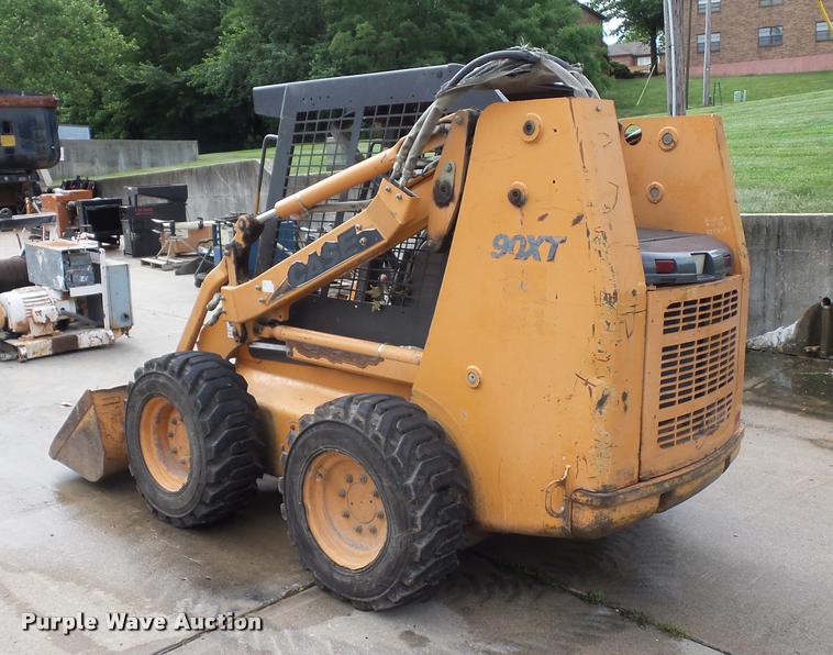 image for item DJ9614 2004 Case 90XT skid steer