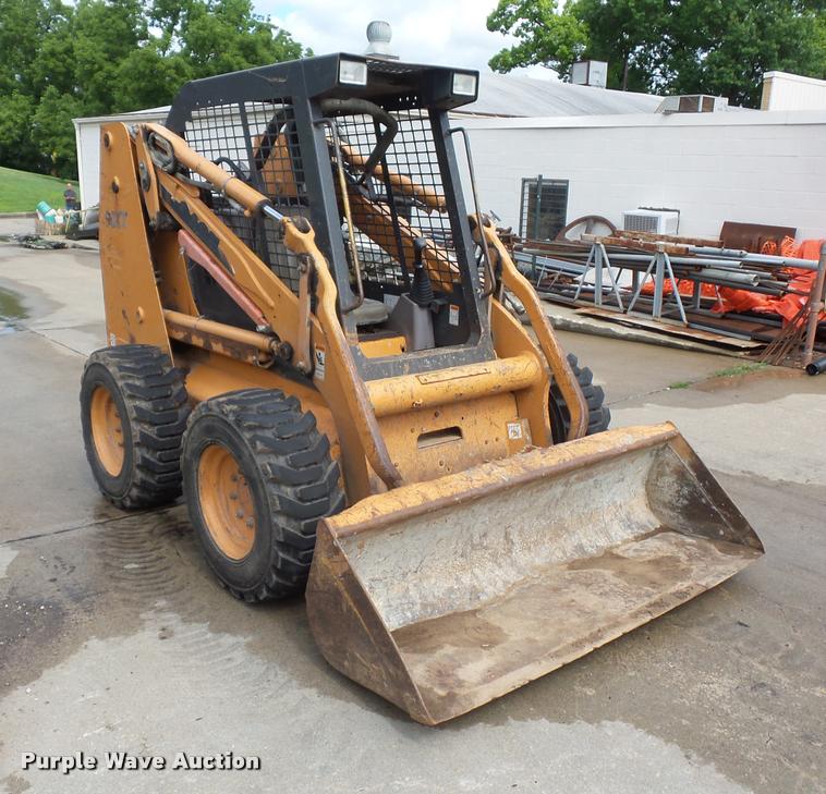 image for item DJ9614 2004 Case 90XT skid steer